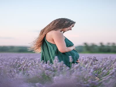 女人梦见自己怀孕见红